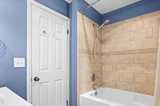 1106 Countryside Ln, Pontiac, IL 61764 - bathroom featuring bathtub / shower combination