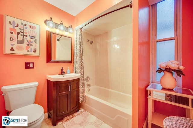 945 E Hyde Park Blvd Unit 2, Chicago, IL 60615 - bathroom with vanity and shower / tub combo