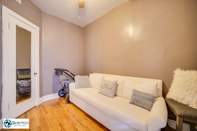 945 E Hyde Park Blvd Unit 2, Chicago, IL 60615 - sitting room with hardwood / wood-style floors and baseboards