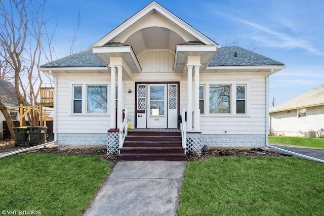 120 S Kinzie St, Thornton, IL 60476 - bungalow-style house featuring a front lawn and roof with shingles