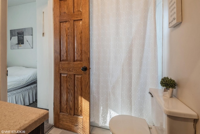 120 S Kinzie St, Thornton, IL 60476 - ensuite bathroom with a shower with curtain