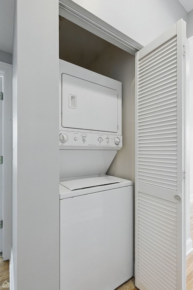 6200 S Evans Ave Unit 3, Chicago, IL 60637 - laundry room featuring stacked washer and clothes dryer and light wood-style flooring