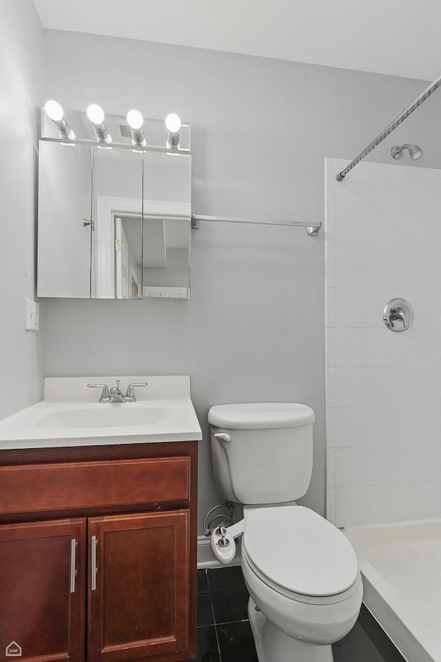 6200 S Evans Ave Unit 3, Chicago, IL 60637 - bathroom featuring vanity, a tile shower, and tile patterned flooring