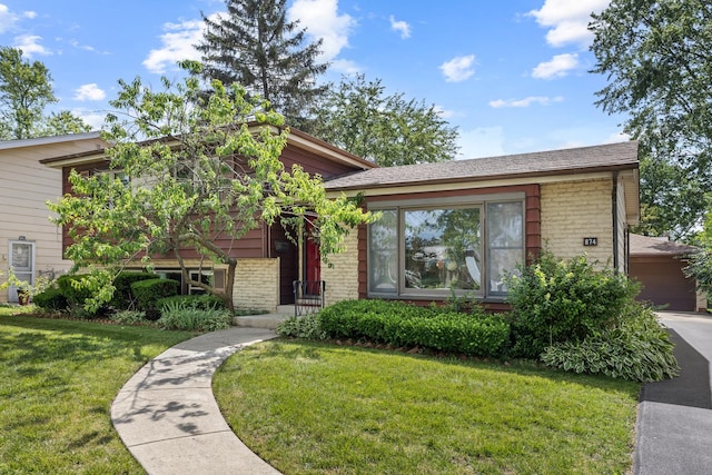874 S Wisconsin Ave, Addison, IL 60101 - split level home with brick siding and a front yard