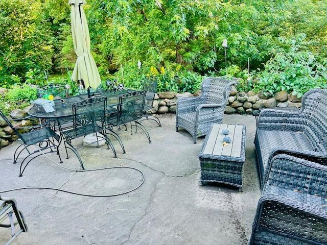 25641 S Oakview Ct, Channahon, IL 60410 - view of patio featuring outdoor dining area