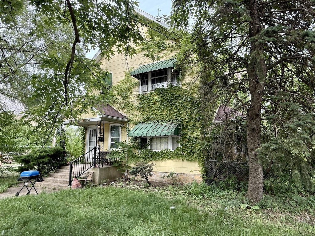 376 N Hickory St, Joliet, IL 60435 - view of obstructed view of property
