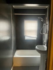829 E 48th St Unit D, Chicago, IL 60615 - bathroom with washtub / shower combination
