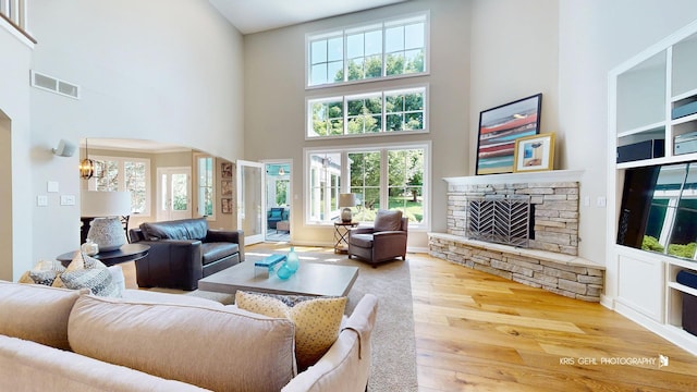 905 Burnham Ct, Aurora, IL 60502 - living room featuring a high ceiling, wood finished floors, healthy amount of natural light, a fireplace, and arched walkways