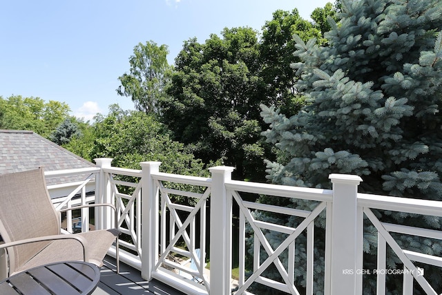 905 Burnham Ct, Aurora, IL 60502 - view of wooden terrace