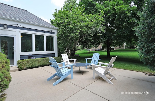 905 Burnham Ct, Aurora, IL 60502 - view of patio