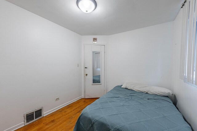 5124 W 32nd St, Cicero, IL 60804 - bedroom featuring light wood-style flooring and baseboards