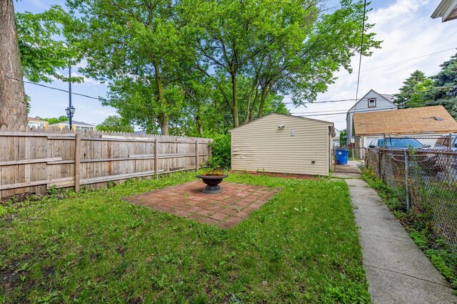 5124 W 32nd St, Cicero, IL 60804 - fenced backyard featuring a patio and an outbuilding