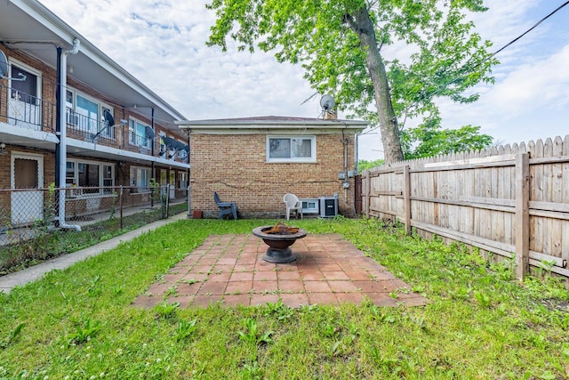 5124 W 32nd St, Cicero, IL 60804 - fenced backyard with an outdoor fire pit and a patio area