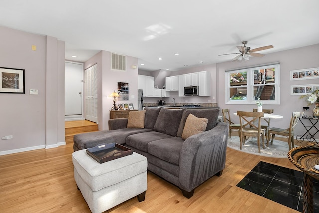 2809 N Wolcott Ave Unit H, Chicago, IL 60657 - living area featuring light wood finished floors, ceiling fan, and recessed lighting