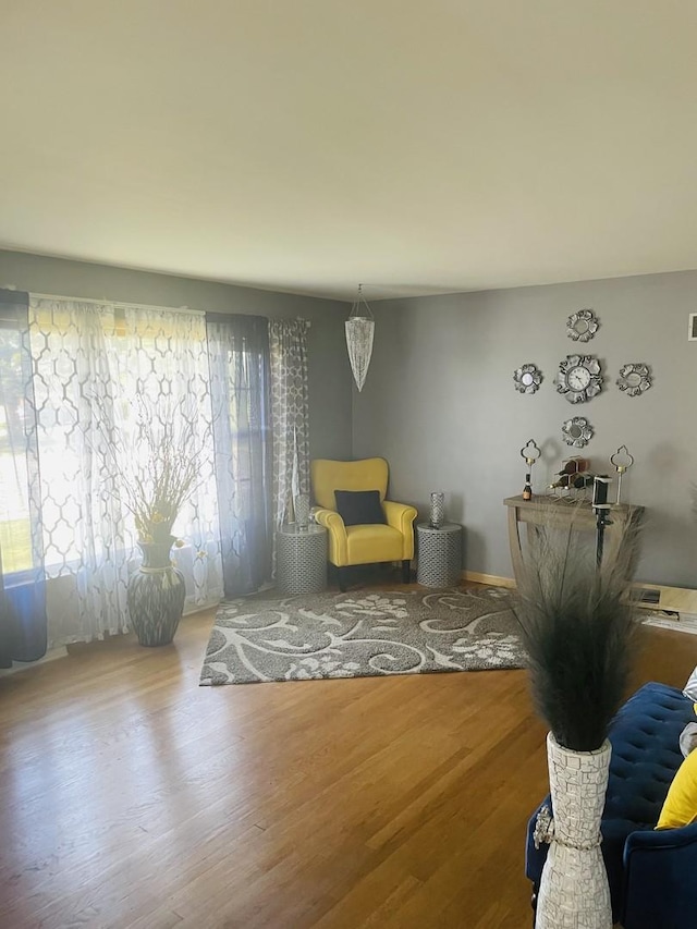 907 E 162nd Pl, South Holland, IL 60473 - living area with wood finished floors