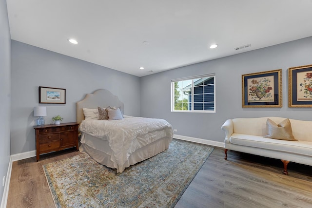 228 Juneway Ter, Lake Bluff, IL 60044 - bedroom featuring wood finished floors and recessed lighting