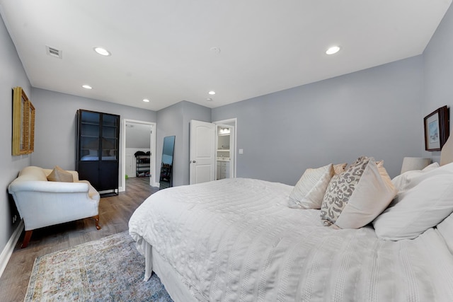 228 Juneway Ter, Lake Bluff, IL 60044 - bedroom with wood finished floors, recessed lighting, a walk in closet, and a closet
