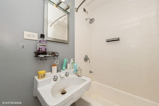 1400 E 55th Pl Unit 304S, Chicago, IL 60637 - bathroom featuring a sink and tub / shower combination