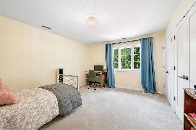 624 Laurel Ave, Wilmette, IL 60091 - carpeted bedroom with an office area and baseboards