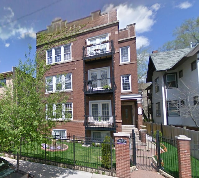 7612 N Rogers Ave Unit G, Chicago, IL 60626 - view of property featuring a fenced front yard