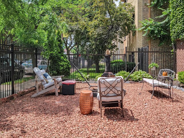 7612 N Rogers Ave Unit G, Chicago, IL 60626 - view of yard