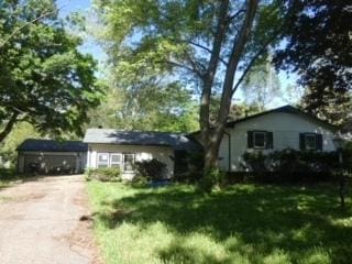 5140 N 4300w Rd, Bourbonnais, IL 60914 - ranch-style house featuring driveway
