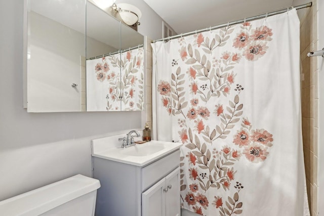 655 W Irving Park Rd Unit 2805, Chicago, IL 60613 - full bath featuring vanity and a shower with curtain