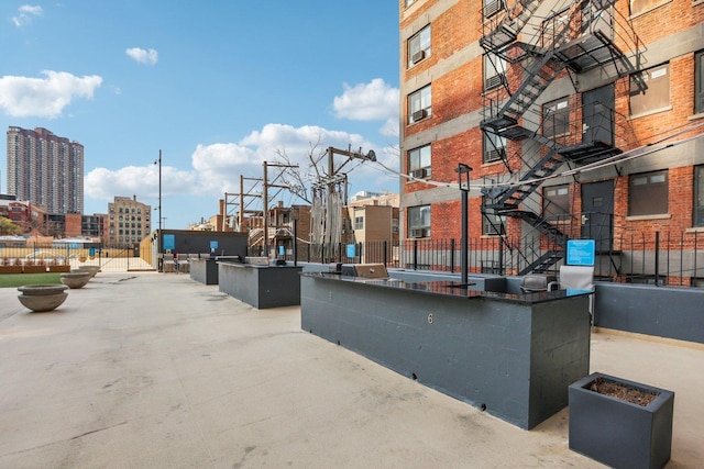 655 W Irving Park Rd Unit 2805, Chicago, IL 60613 - view of community