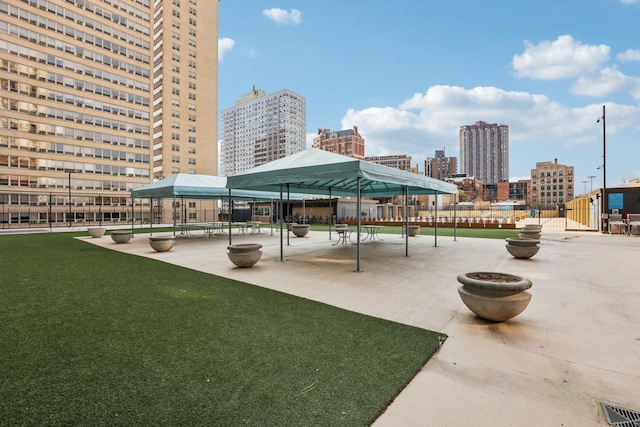 655 W Irving Park Rd Unit 2805, Chicago, IL 60613 - surrounding community featuring a gazebo, a view of city, and a yard
