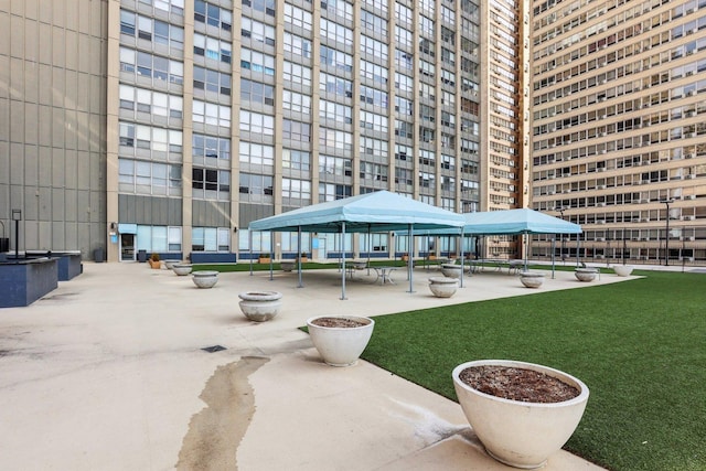 655 W Irving Park Rd Unit 2805, Chicago, IL 60613 - view of property's community with a gazebo and a yard