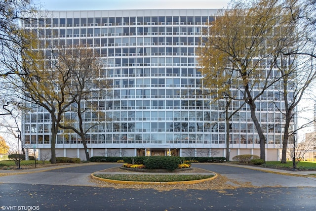 601 E 32nd St Unit 211, Chicago, IL 60616 - view of apartment building / complex