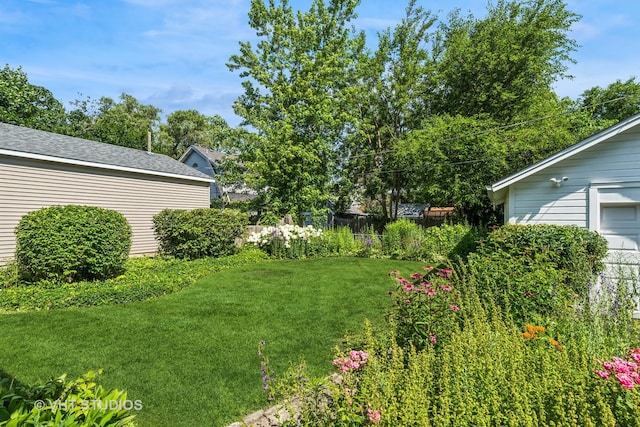 1620 Hyde Park Ave, Waukegan, IL 60085 - view of yard with a garage