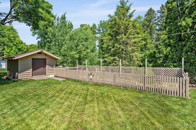 504 Fellows St, Saint Charles, IL 60174 - view of yard featuring an outdoor structure and a detached garage