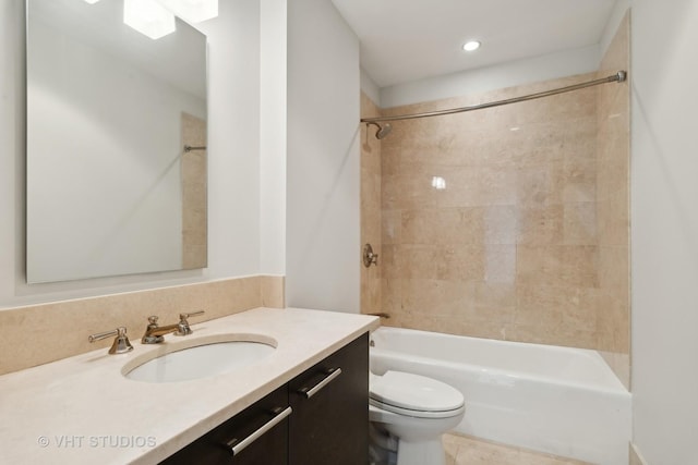 2550 N Lakeview Ave Unit N204, Chicago, IL 60614 - full bath with vanity and shower / bath combination