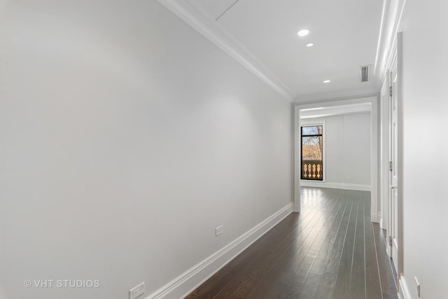 2550 N Lakeview Ave Unit N204, Chicago, IL 60614 - hall featuring ornamental molding, dark wood finished floors, and recessed lighting