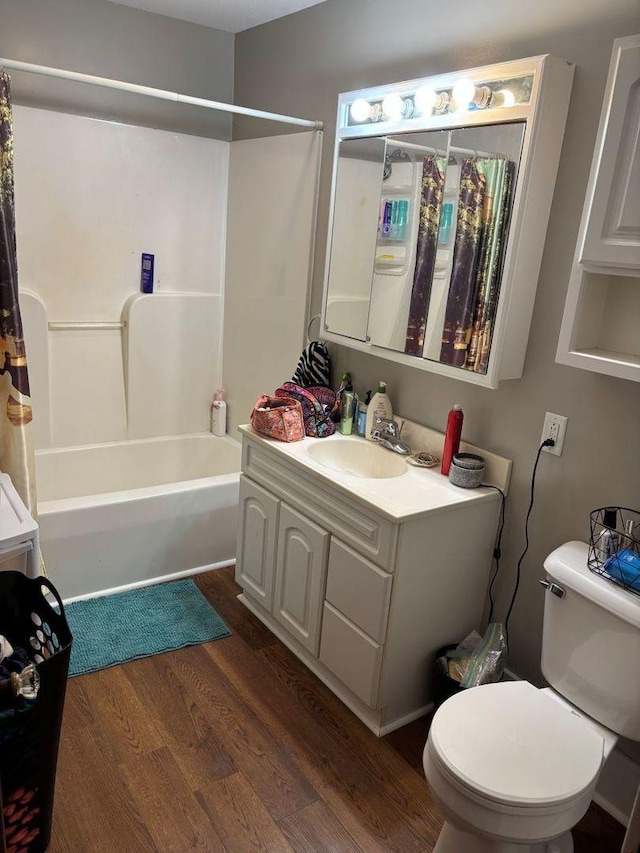 1591 N 2700 E Rd, Sheldon, IL 60966 - full bathroom with wood finished floors, vanity, and shower / bathtub combination with curtain