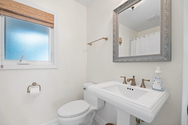 200 N Forest Ct, Addison, IL 60101 - bathroom featuring baseboards and toilet
