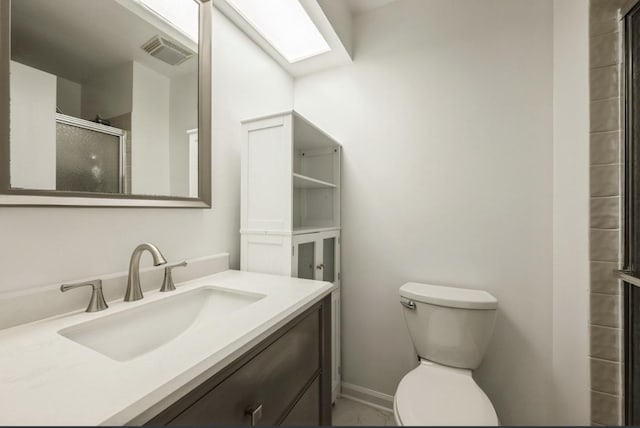1724 W Quail Ct Unit 5, Arlington Heights, IL 60004 - full bathroom featuring a skylight, vanity, and tiled shower