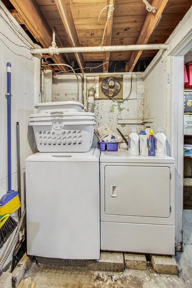 218 N Merrill St, Park Ridge, IL 60068 - laundry area featuring washer and clothes dryer