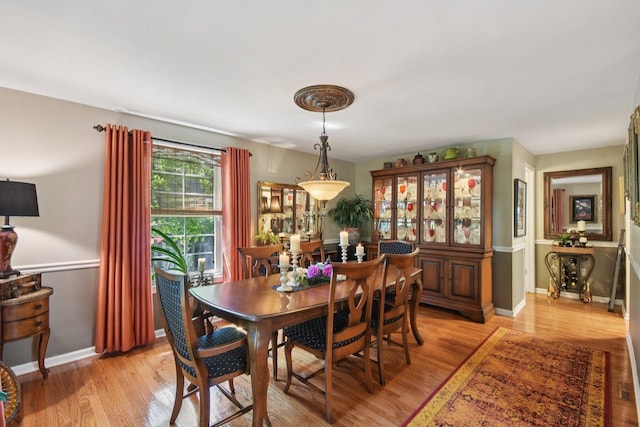 1427 S 5th St, Saint Charles, IL 60174 - dining area with light wood finished floors