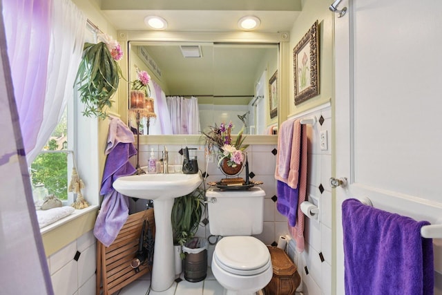1427 S 5th St, Saint Charles, IL 60174 - full bathroom featuring tile walls and curtained shower