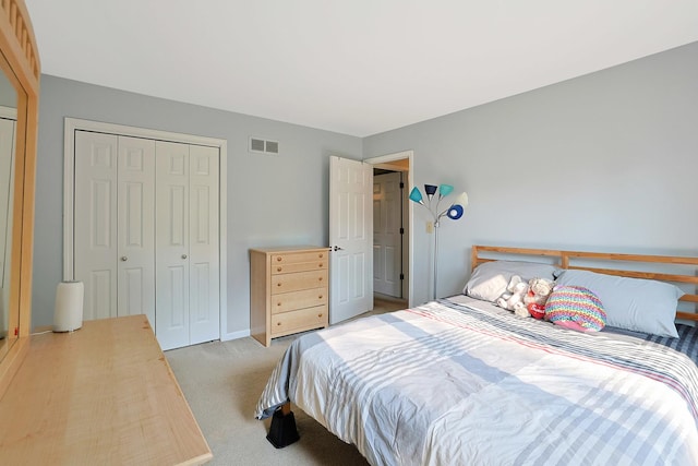6316 Knollwood Ct, Lisle, IL 60532 - carpeted bedroom with a closet