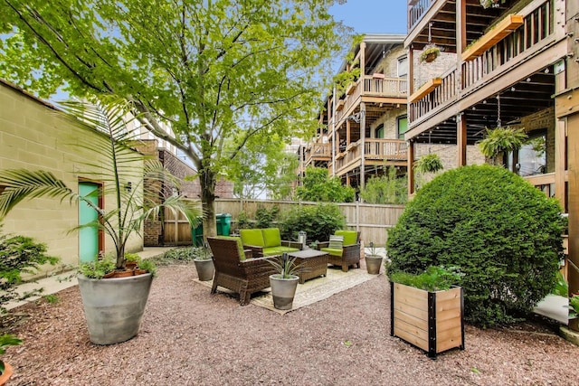 917 W Gunnison St Unit 1W, Chicago, IL 60640 - fenced backyard featuring an outdoor hangout area and a deck