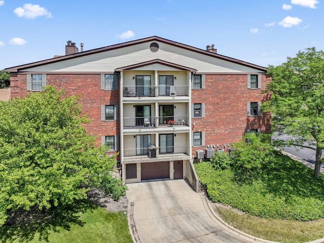 671 Hapsfield Ln Unit 105, Buffalo Grove, IL 60089 - view of apartment building / complex featuring an attached garage and driveway