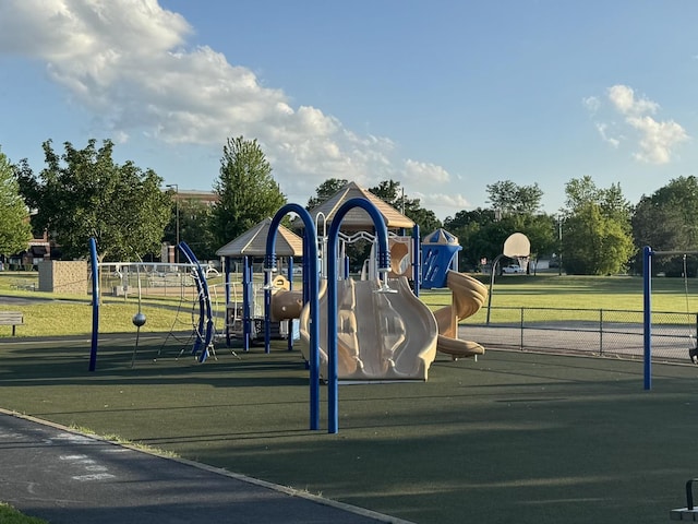 671 Hapsfield Ln Unit 105, Buffalo Grove, IL 60089 - view of communal playground