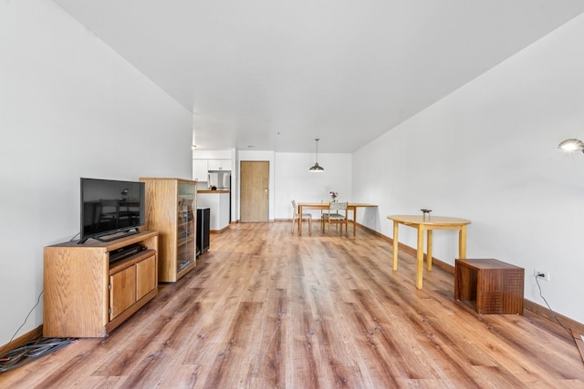 671 Hapsfield Ln Unit 105, Buffalo Grove, IL 60089 - living room featuring light wood-type flooring and baseboards