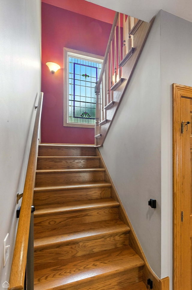 4829 Linscott Ave, Downers Grove, IL 60515 - stairway with baseboards