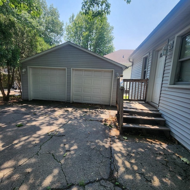 1223 Putnam St, Peru, IL 61354 - view of detached garage