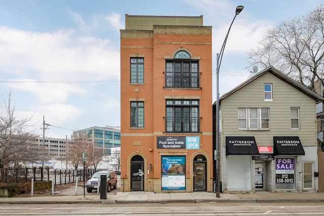 1718 N Clybourn Ave Unit 1, Chicago, IL 60614 - photo 1