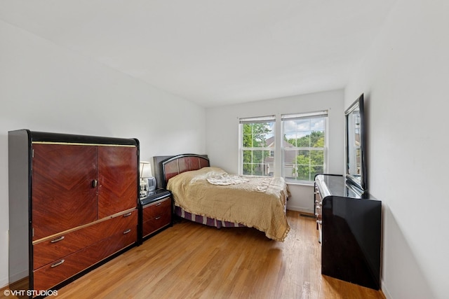 2397 Pebble Beach Ln, Riverwoods, IL 60015 - bedroom featuring light wood-type flooring and baseboards
